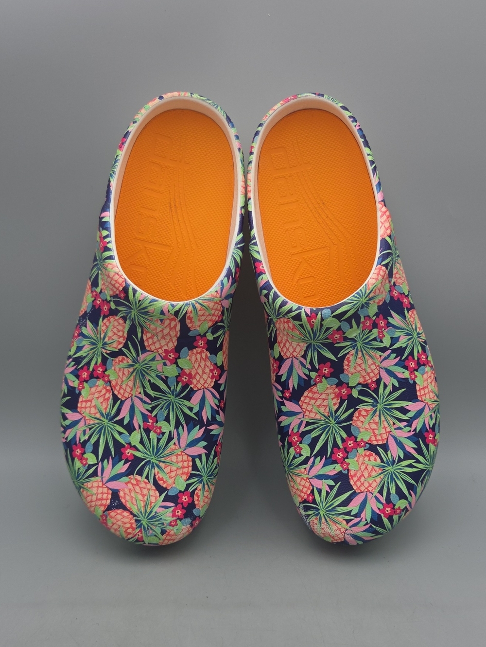Dansko Women's Kane Molded EVA Clog Pineapples  size 40 9.5-10